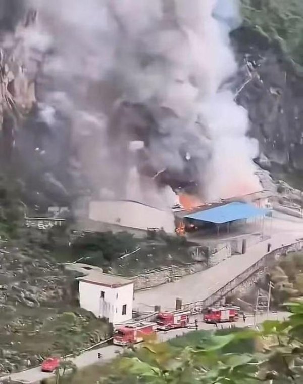 通昭配资 广西鞭炮仓库被落石砸中爆炸 山体滑坡引发事故