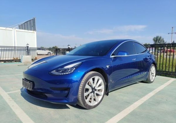 荣利通 10万入手特斯拉Model 3，科技感爆棚，真能省大钱？