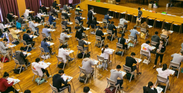 常盈股票 人生从来不是短跑，李家超勉励考生
